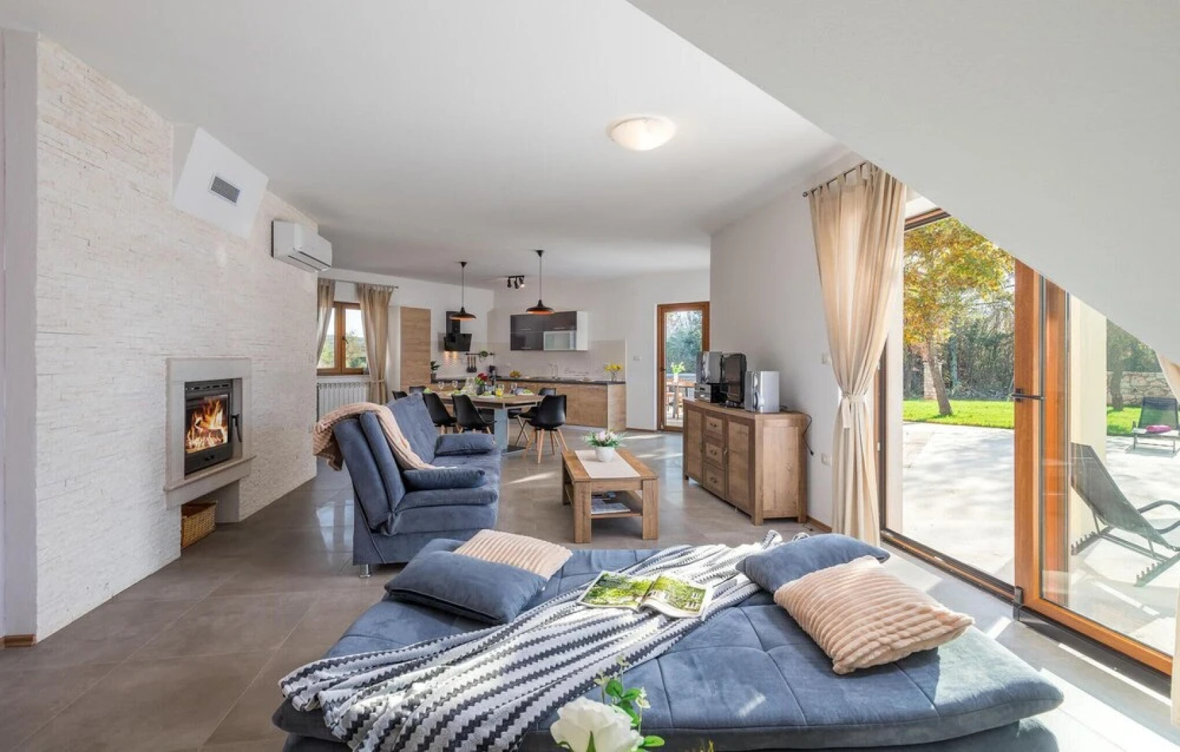 Stunning Home in Bale With 4 Bedrooms, Wifi and Outdoor Swimming Pool