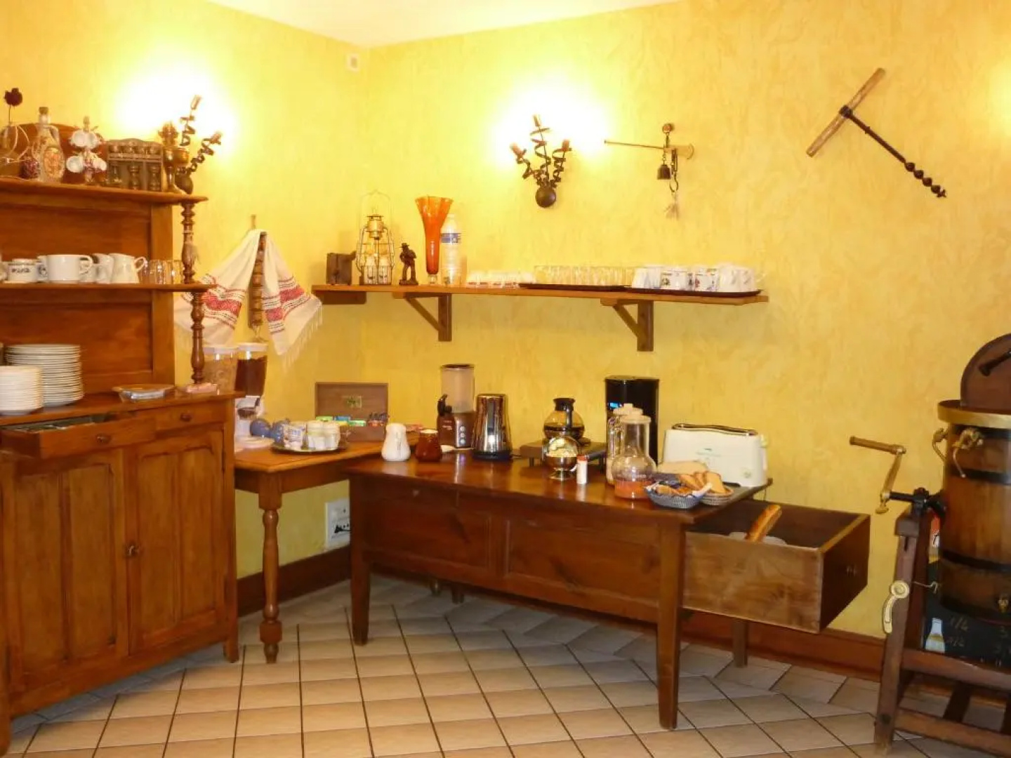 Hôtel Les Voisins Beaucemaine