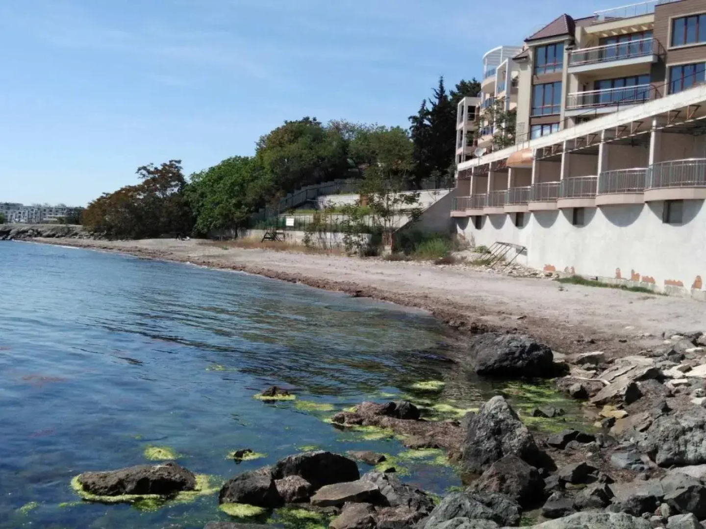 The Blue Studio ~ In a complex next to the beach