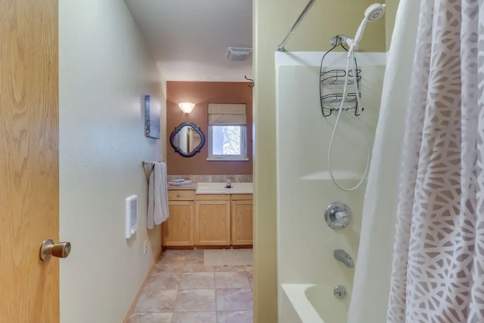 1 Mi to Flathead Lake: Bigfork Village Retreat