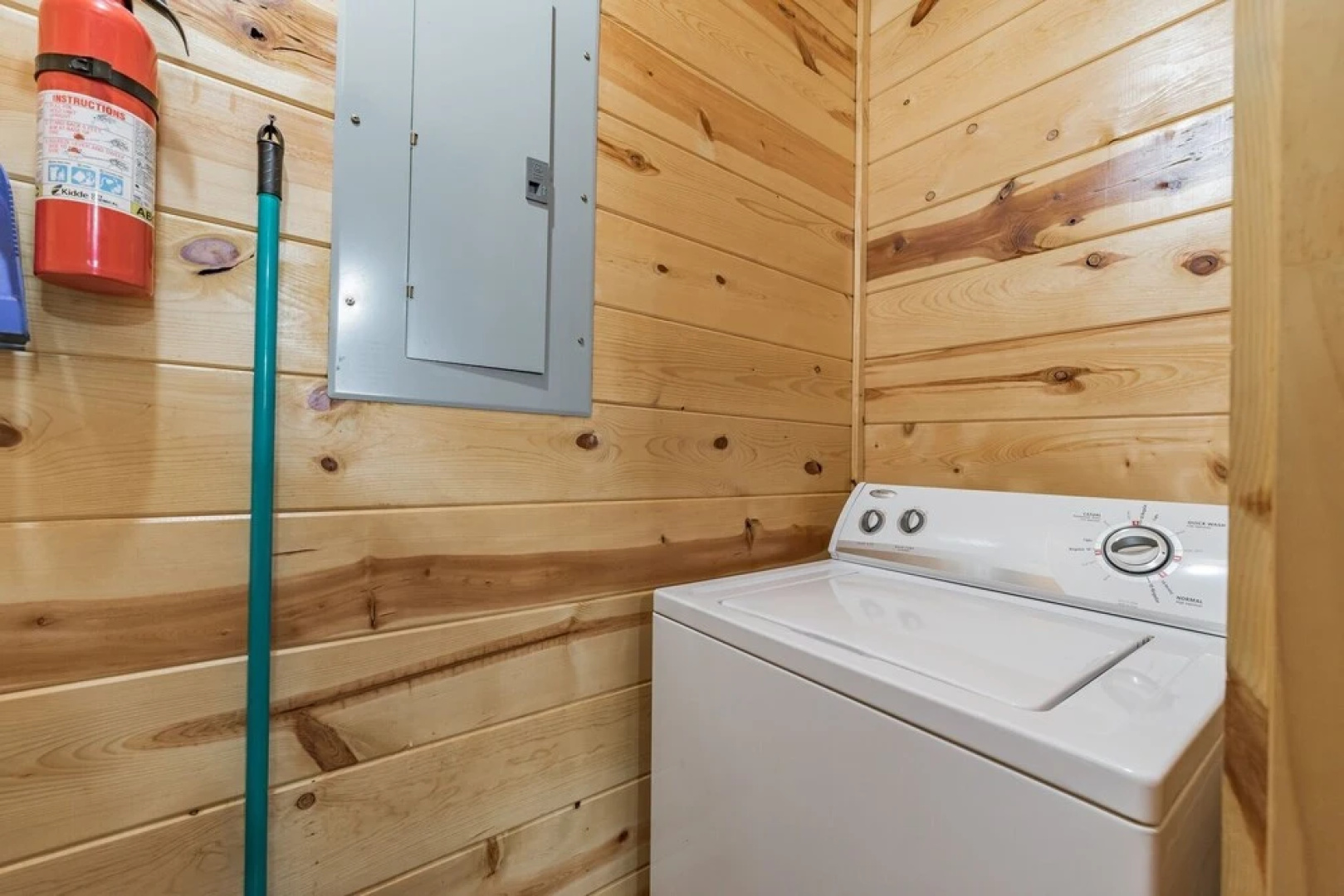 Bear Trail 2 Bedroom Cabin by Redawning