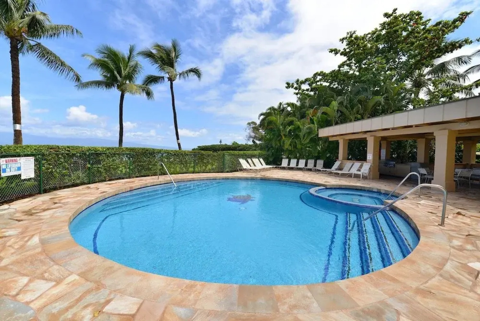 Paki Maui #420 - 1 Br condo by RedAwning