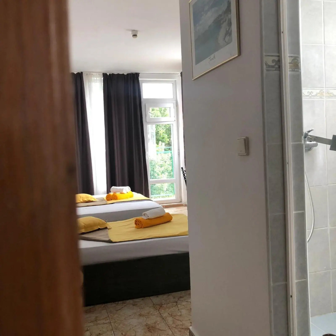 Sunny Varshava Hotel