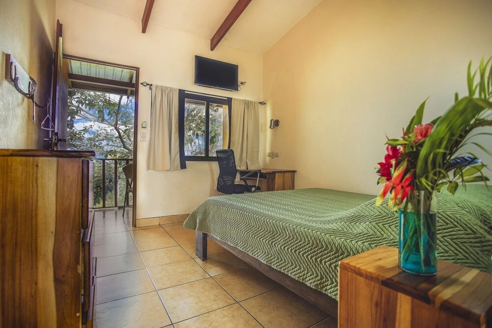 Hotel & Canopy La Hacienda