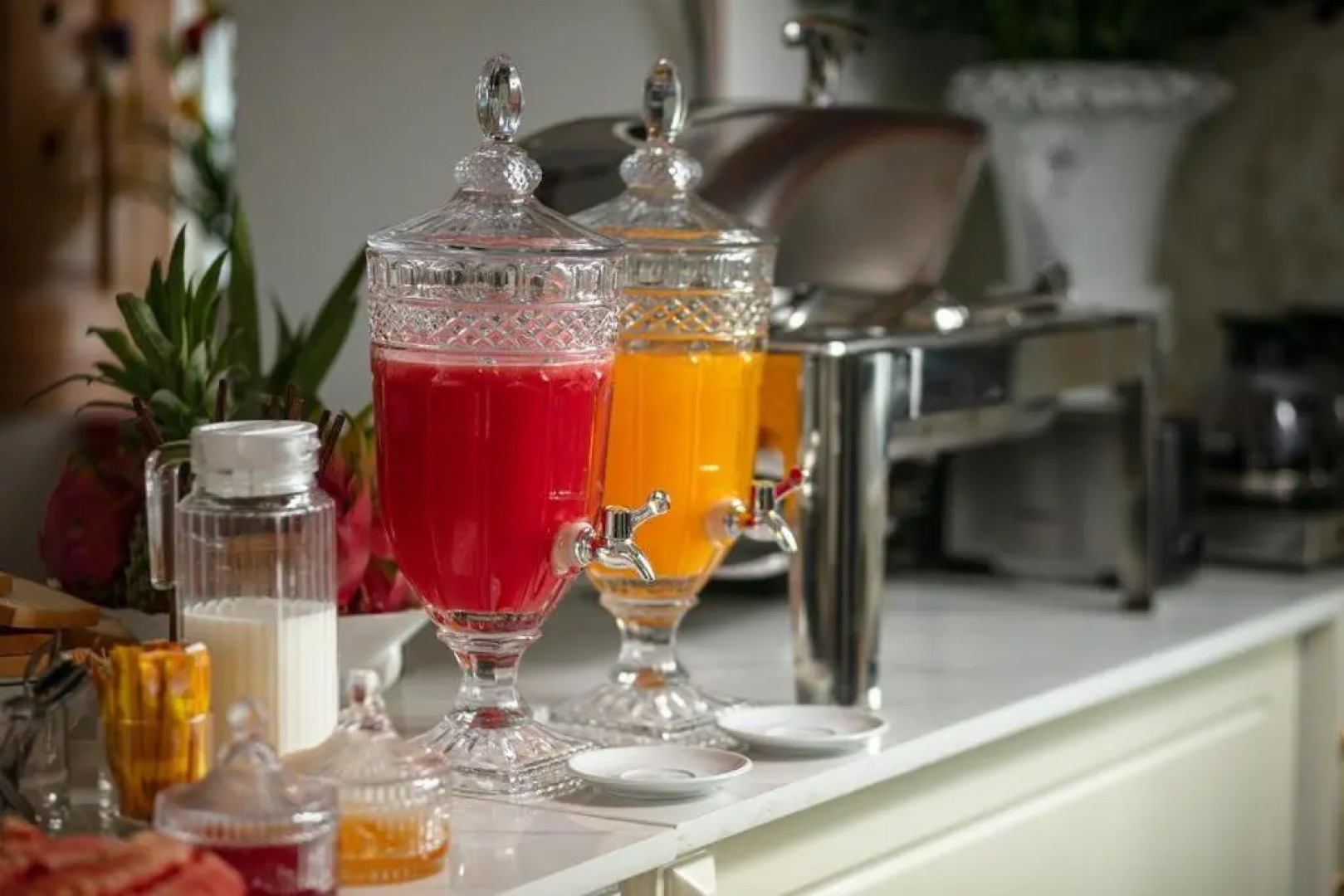 Lucky 3 Hotel & Travel