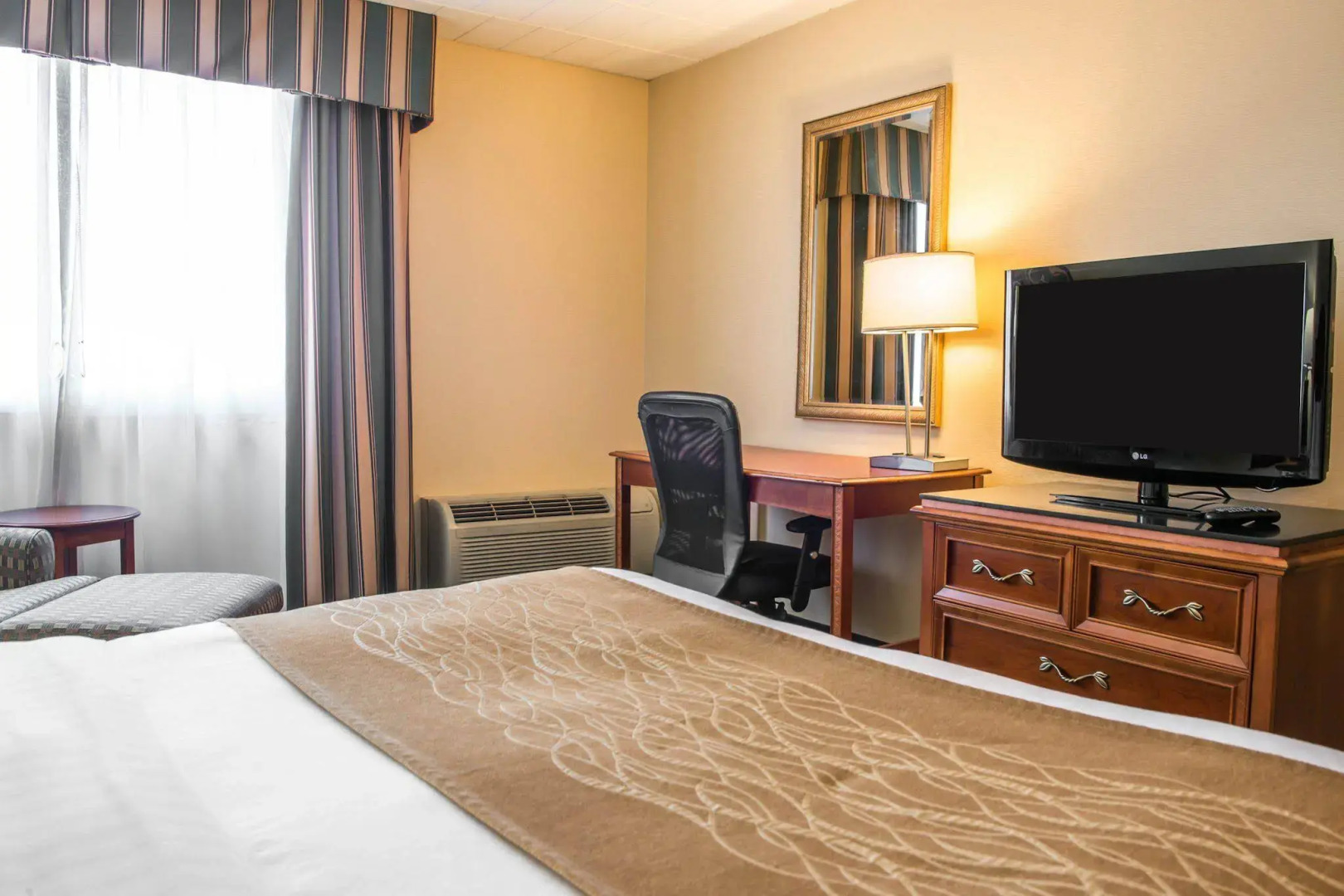 Comfort Inn & Suites Pittsburgh Fox Chapel