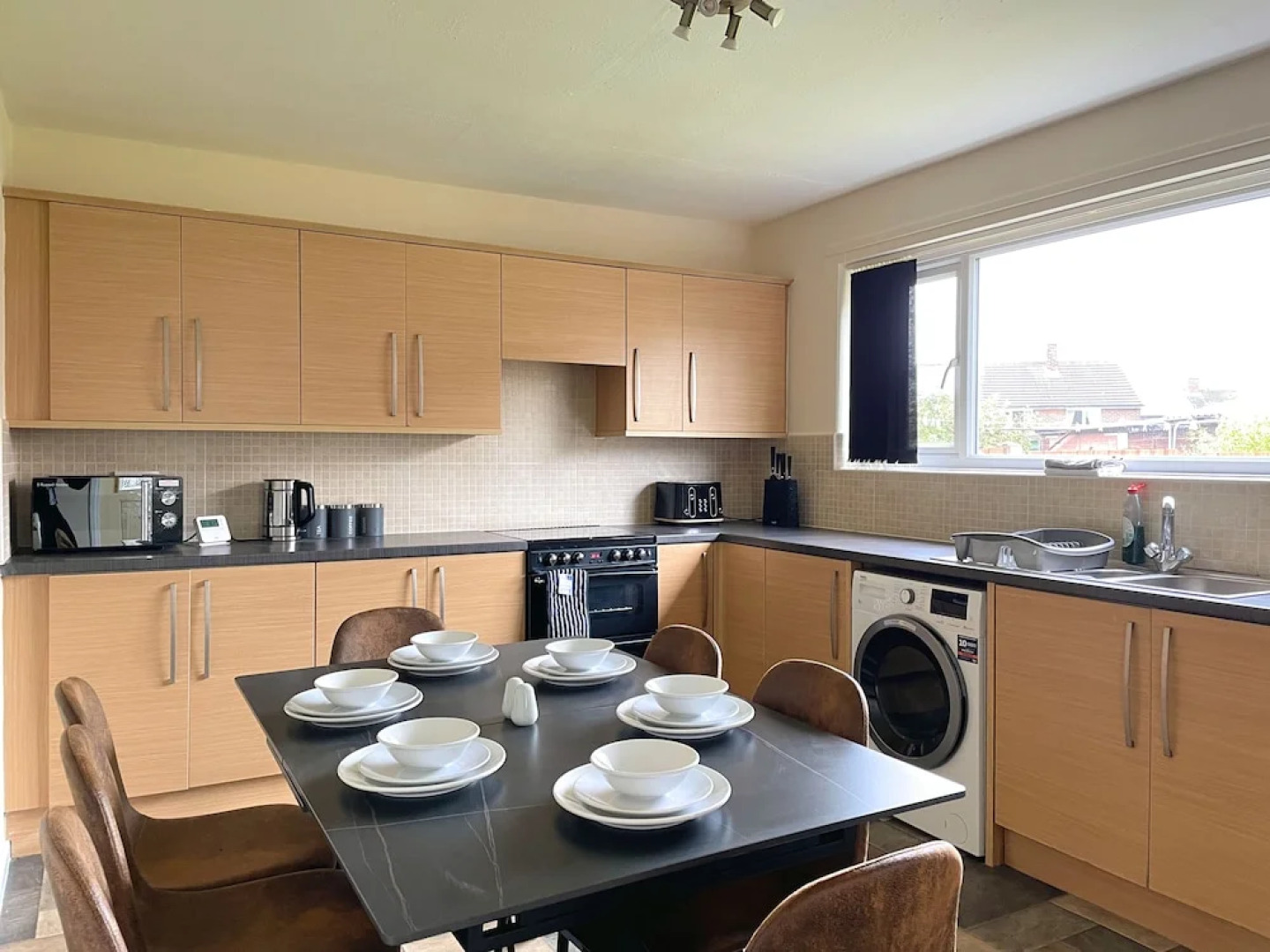 6 Person Spacious Home with Garden