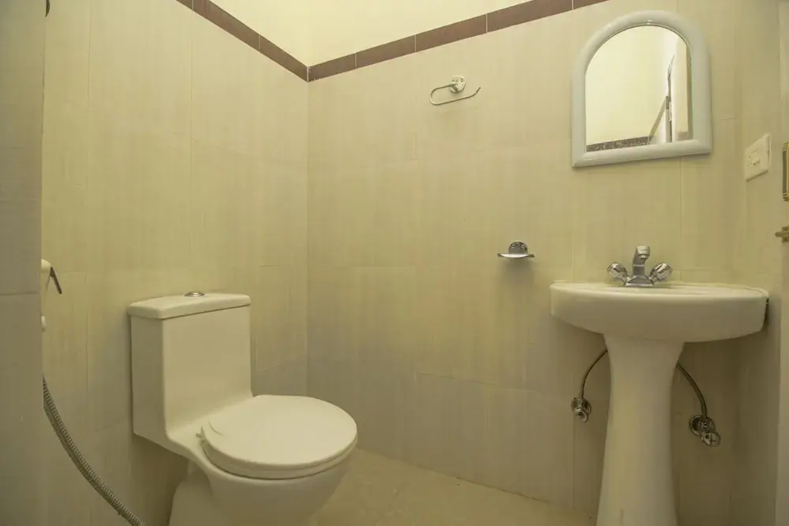 OYO 28084 Hotel Pangolin