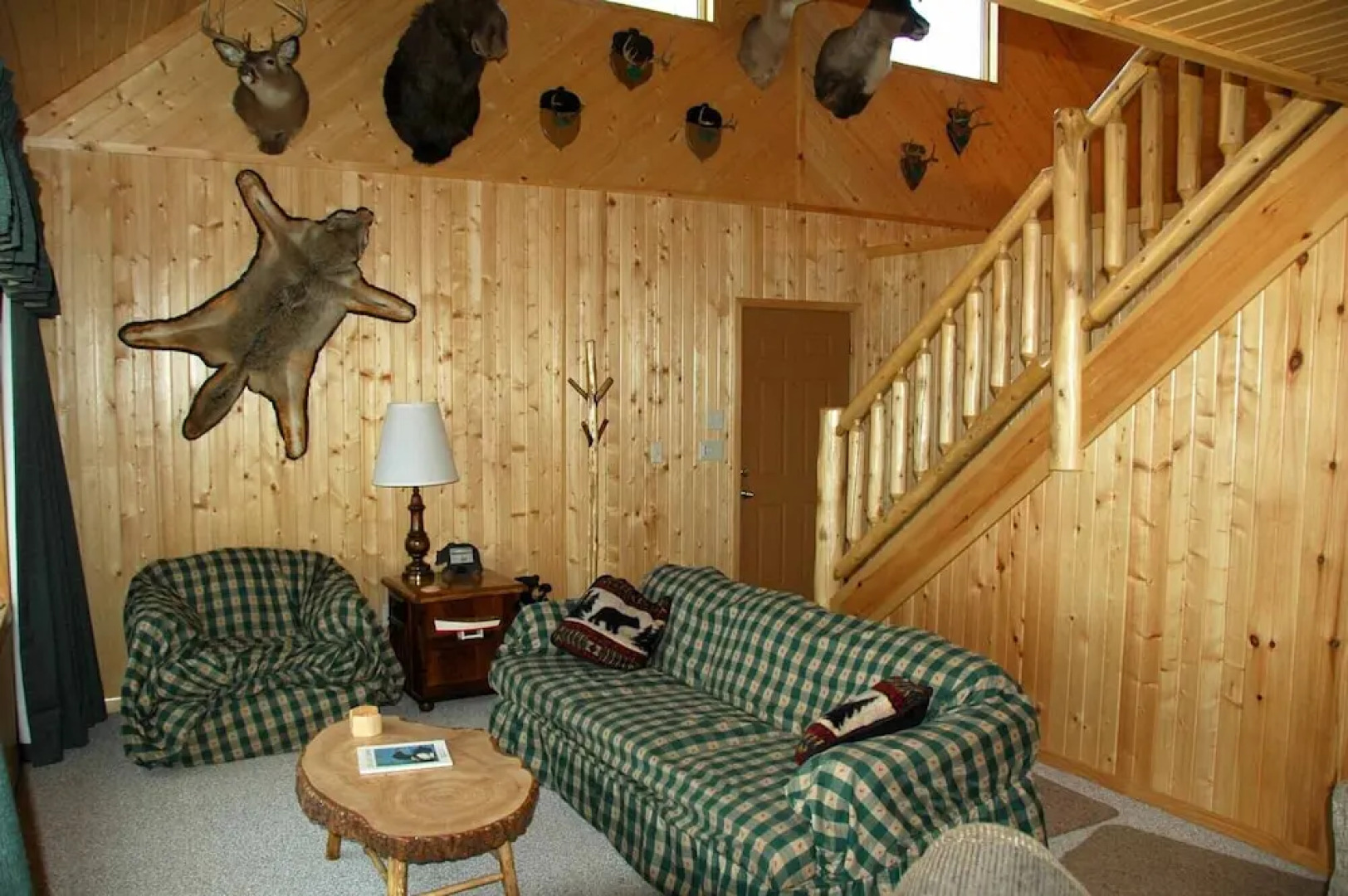 Taylor Lake Point 3 Bedroom Hotel Room by RedAwning