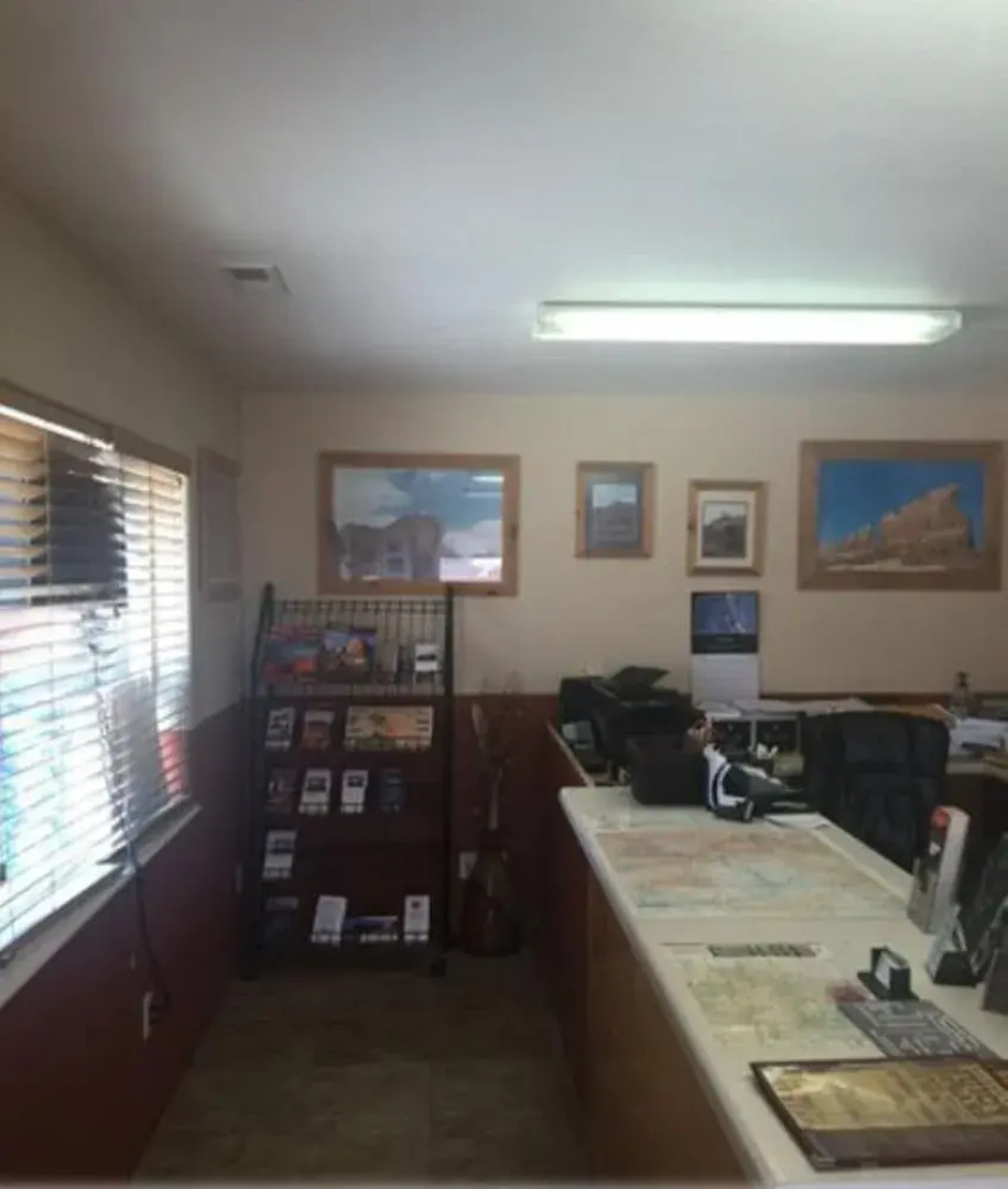 Whispering Sands Motel