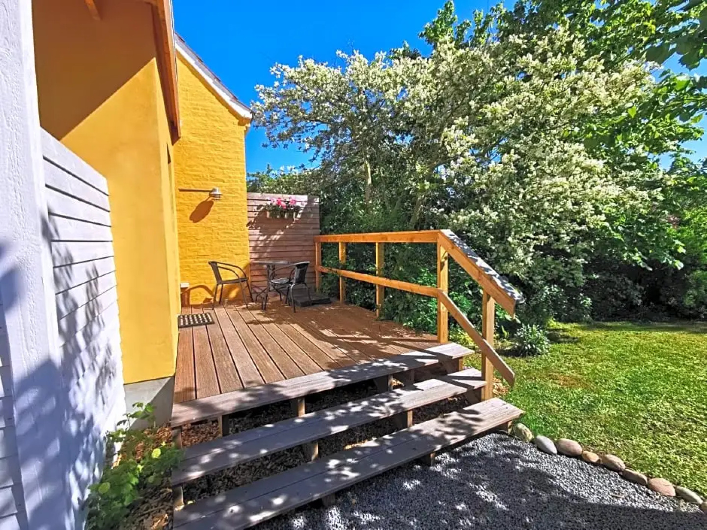 The Cherry Apartment - 'Den Gule Svane' Guest House near Rønne & Beach