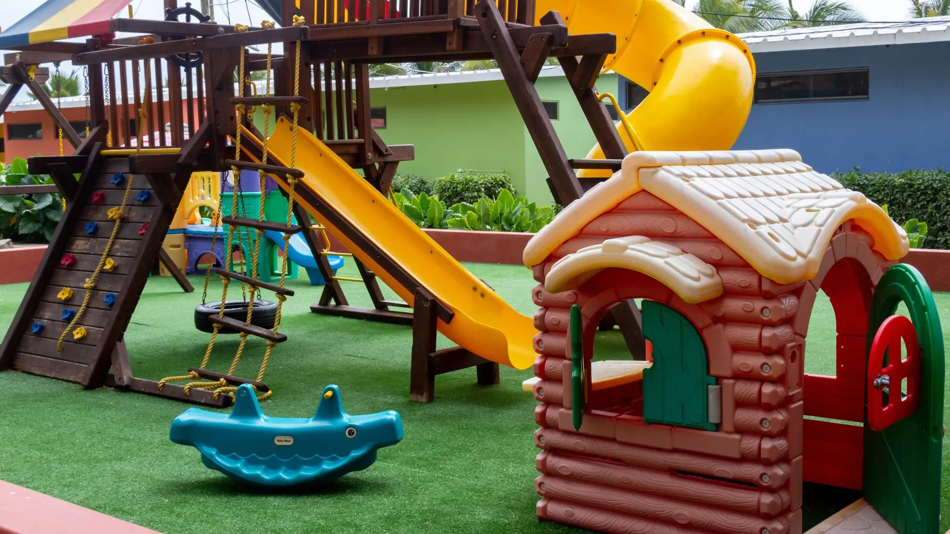 Punta Sal Suites & Bungalows Resort