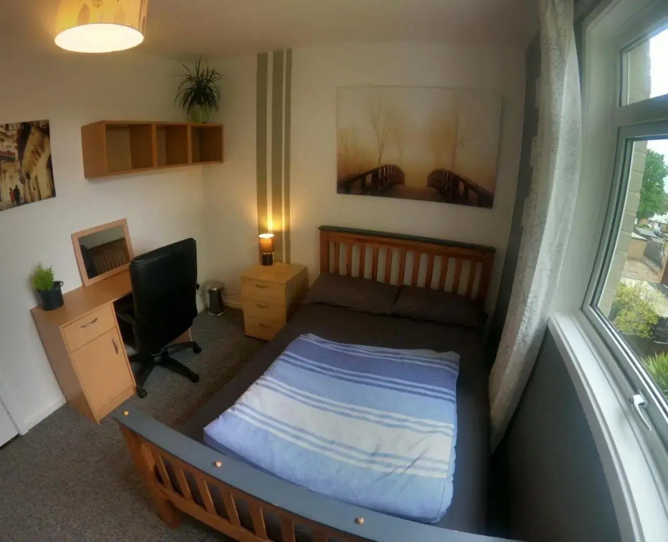 Hampton House Bookinn