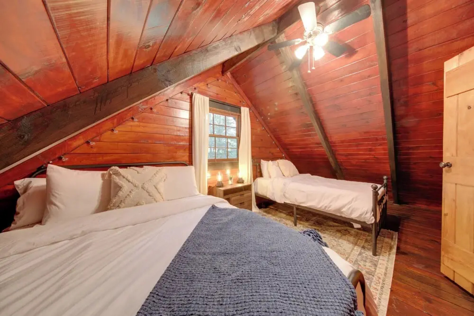 Charming Blue Ridge Mountain Cabin w/ Hot Tub