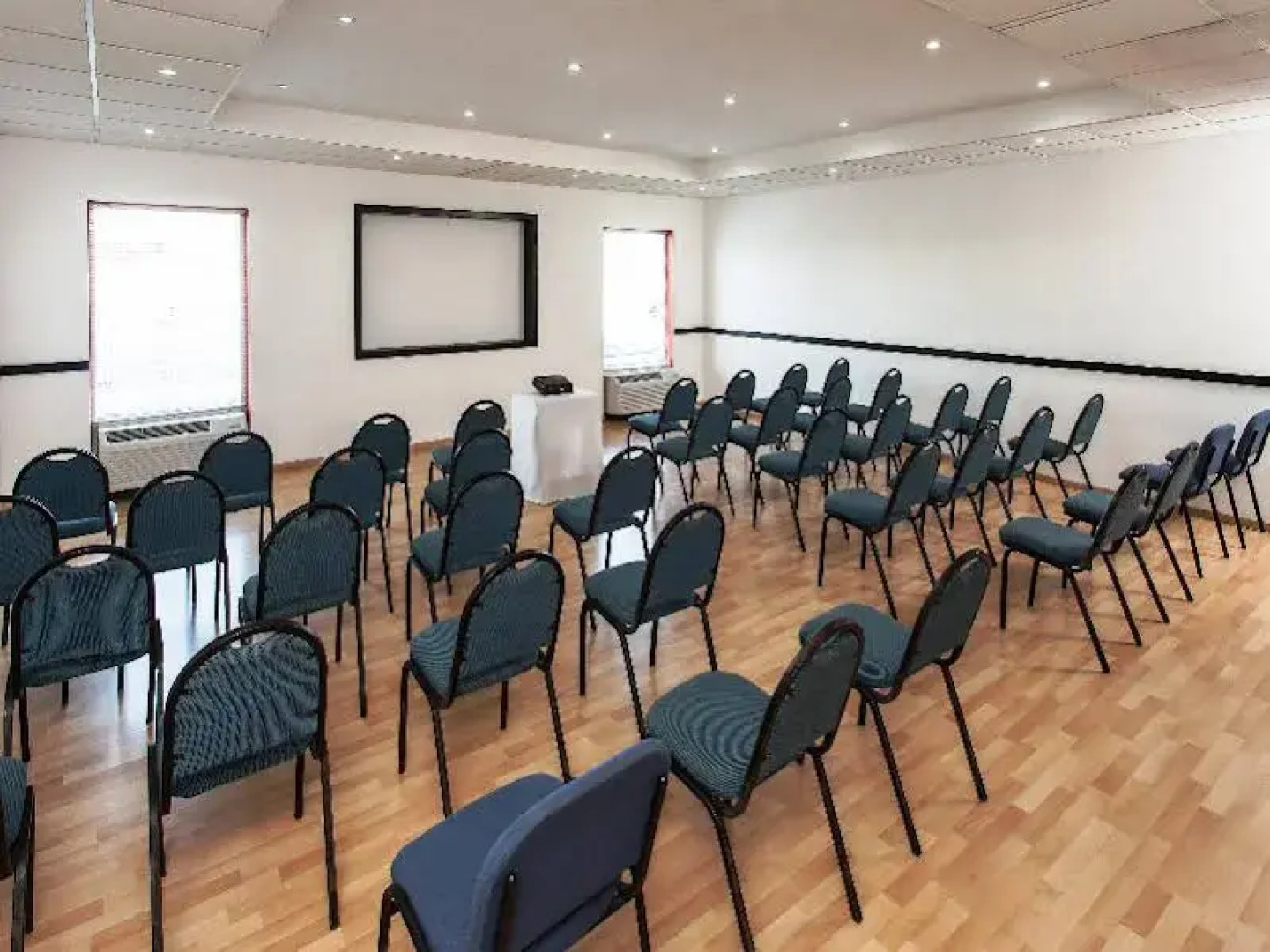 Hotel NH Lázaro Cárdenas