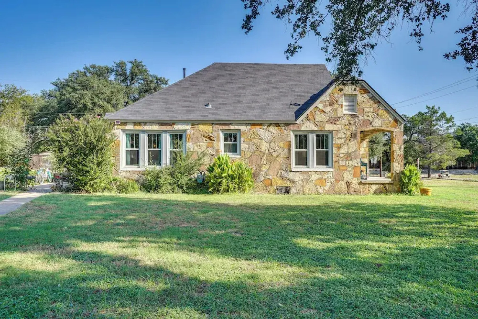 4 Mi to Dinosaur Valley: Rustic Glen Rose Cottage!