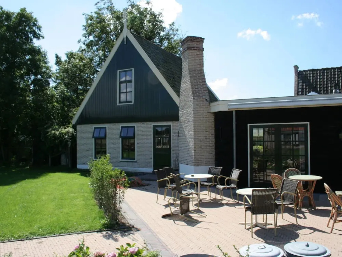 Comfy Chalet With Dishwasher, Near the Wadden Sea