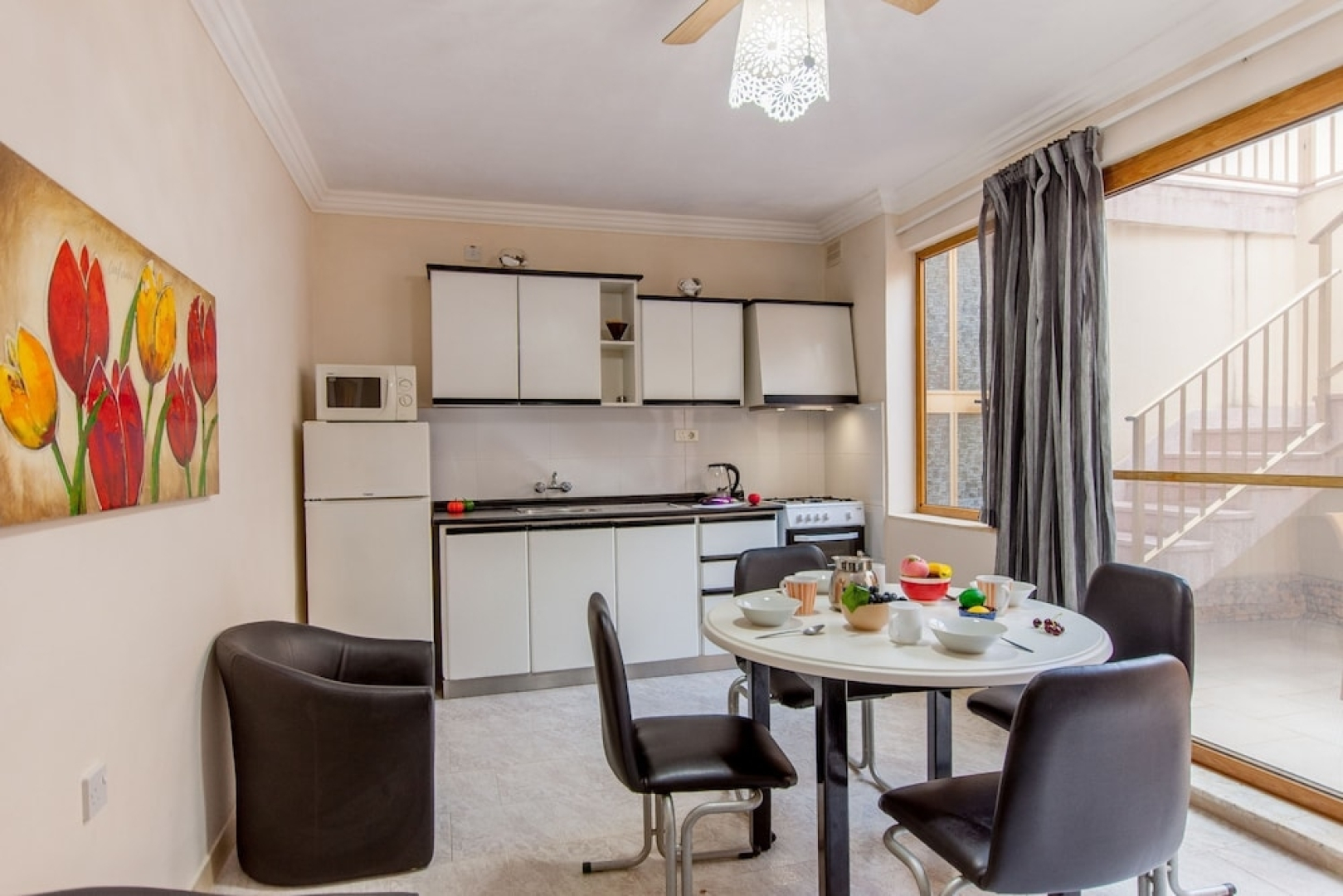 Merill Pool and Sea, charming Apart 1