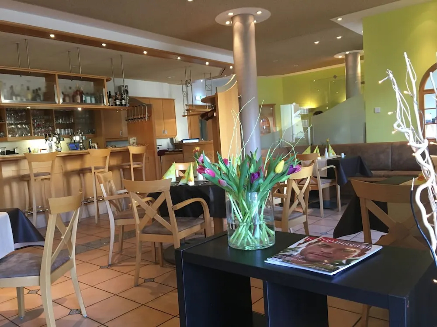 Warias Hotel & Restaurant