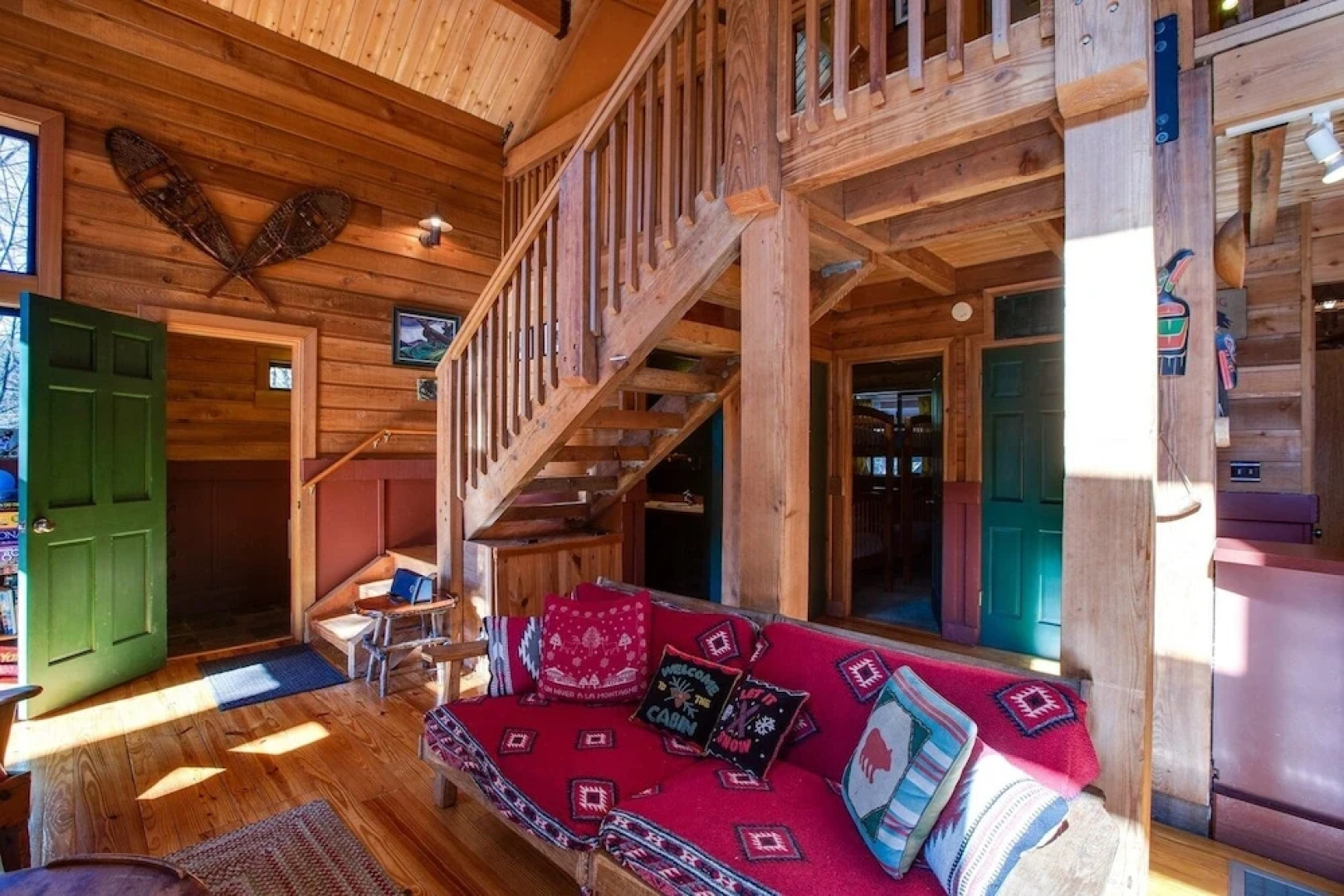 44mbr - Hot Tub- Pets Ok - Wifi - Bbq - Sleeps 8 2 Bedroom Home by RedAwning
