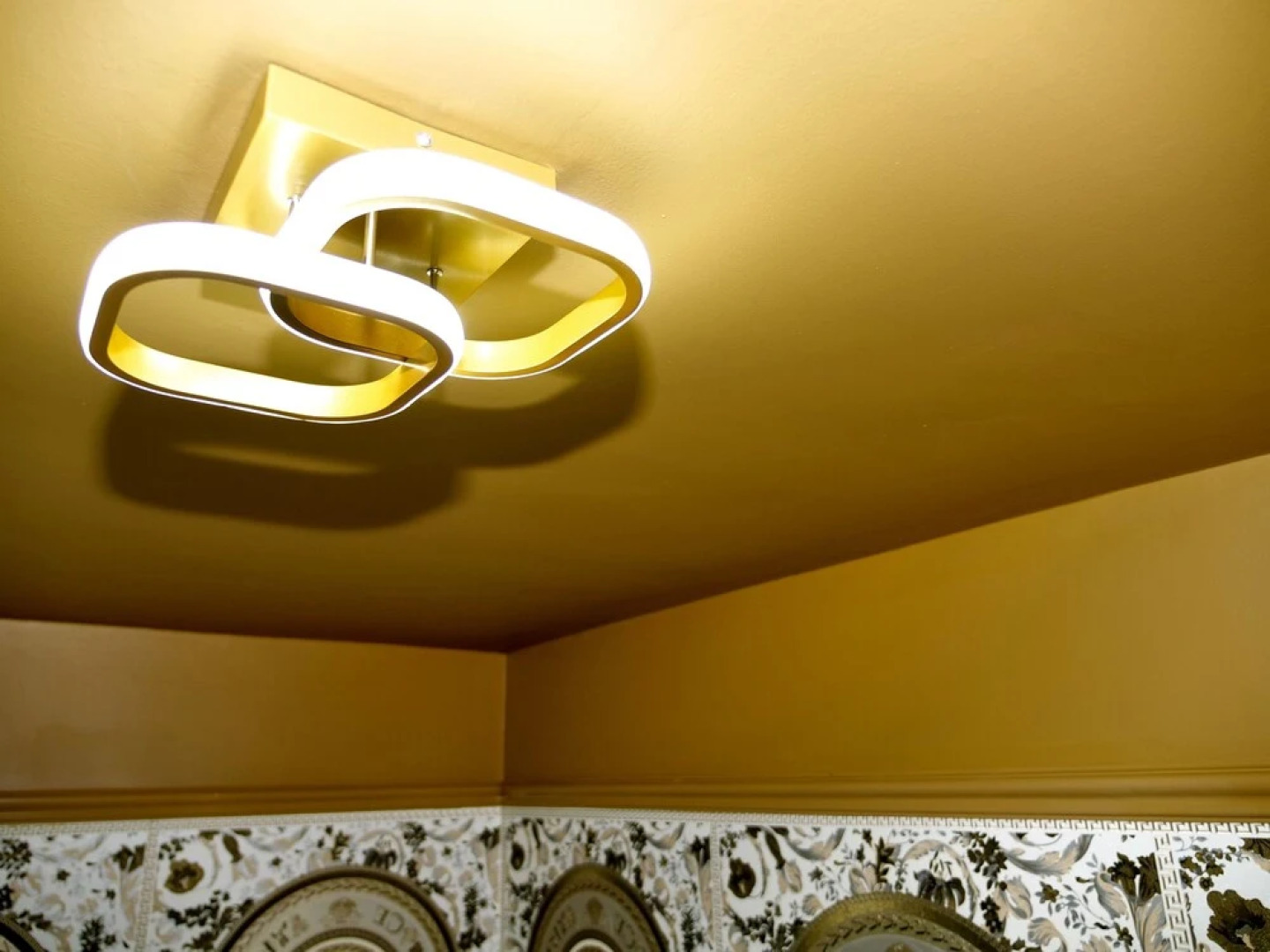 Ultra Deluxe Versace Apartment Near Sheffield