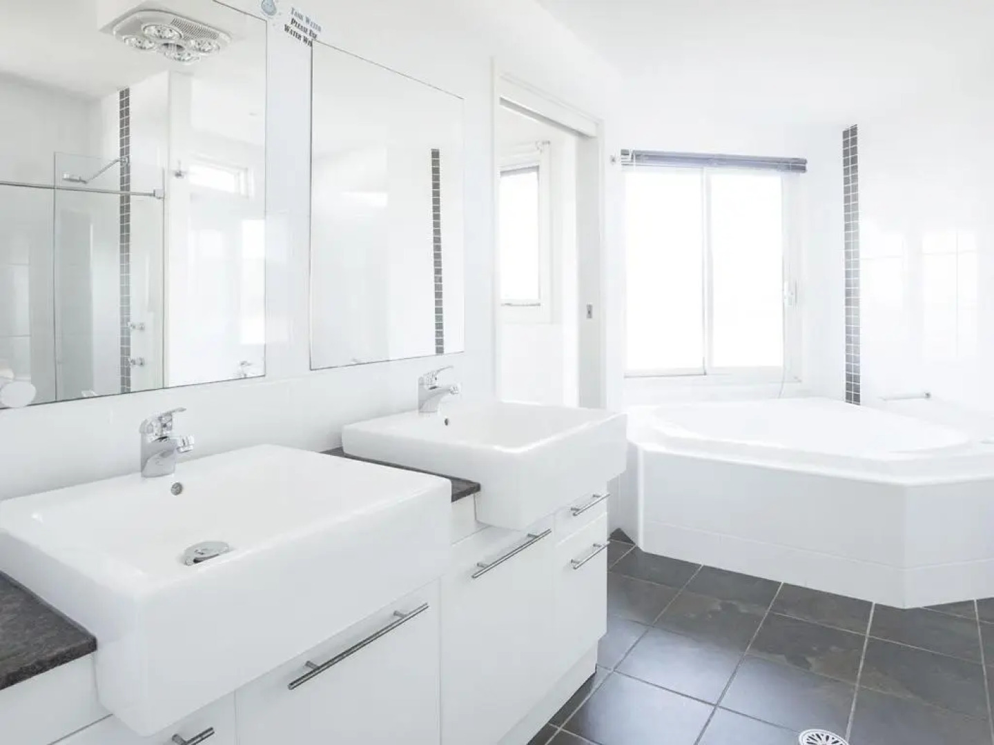 Wooroonga Crescent 4