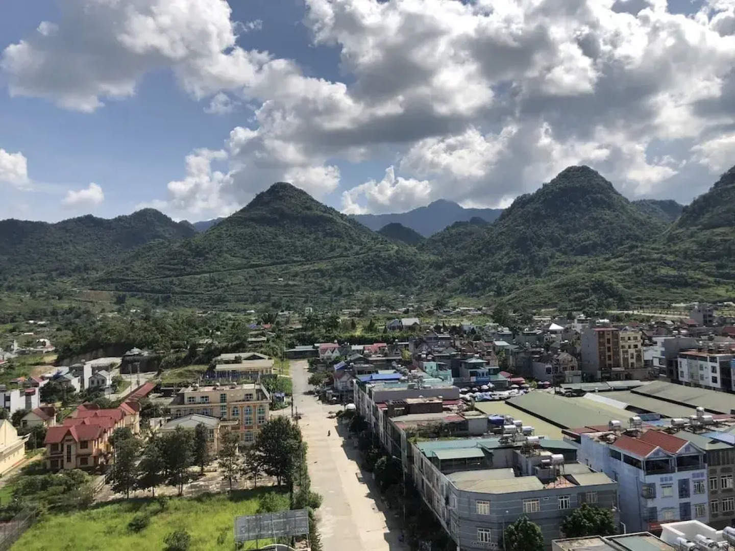 Hoang Nham Luxury Hotel