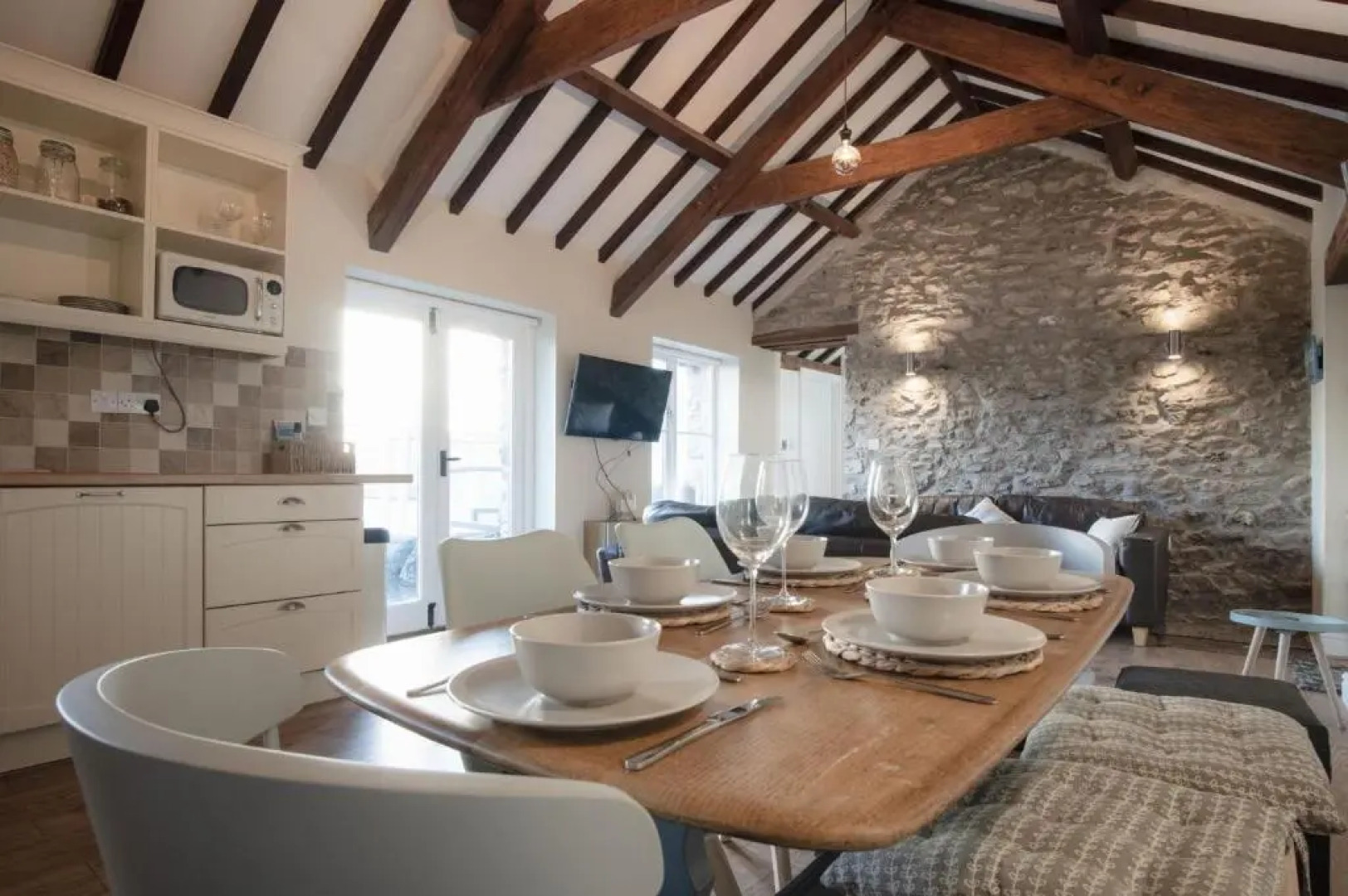 The Old Stables - 3 Bedroom Cottage - Angle