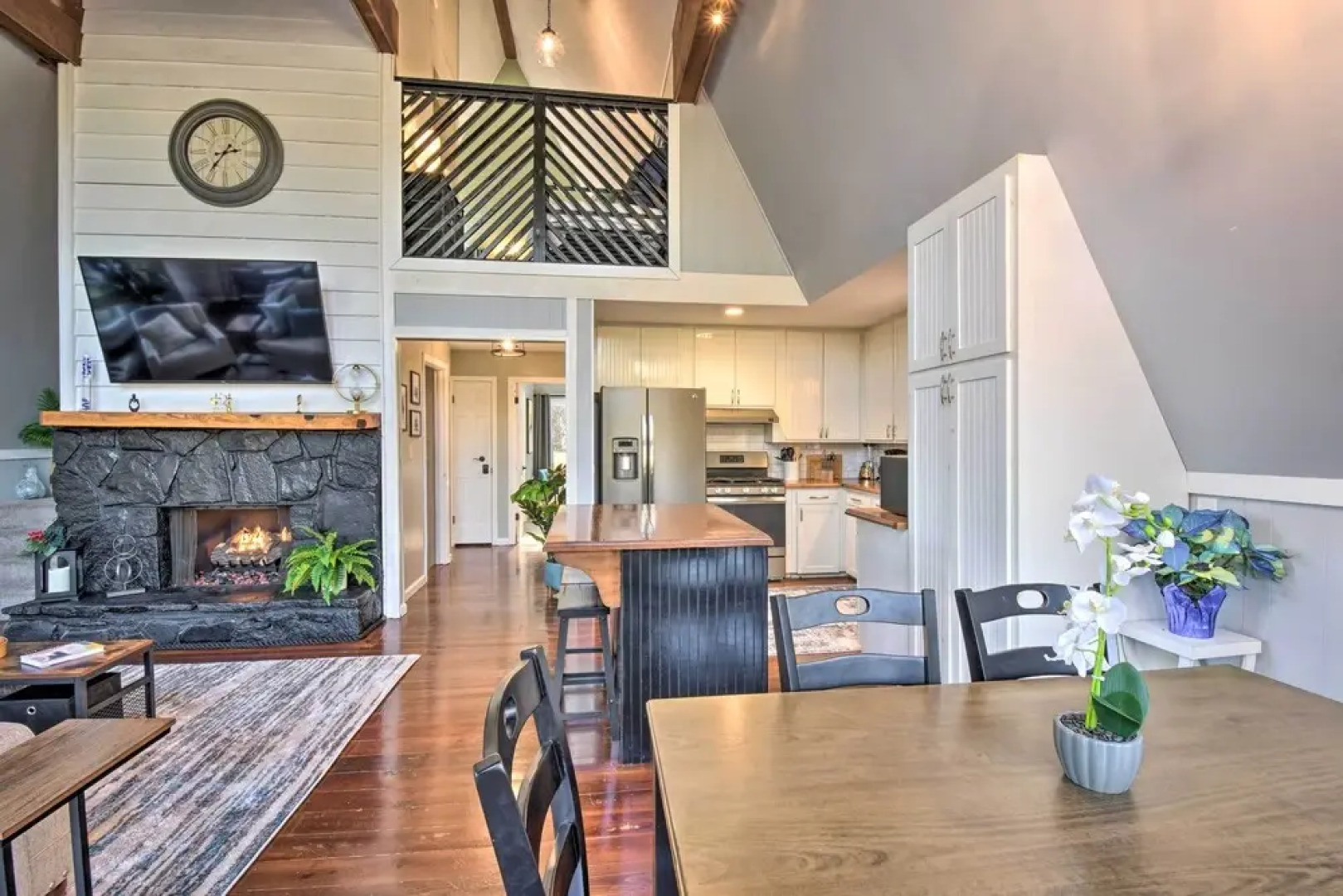 Spacious & Newly Remodeled A-frame w/ 2 Decks