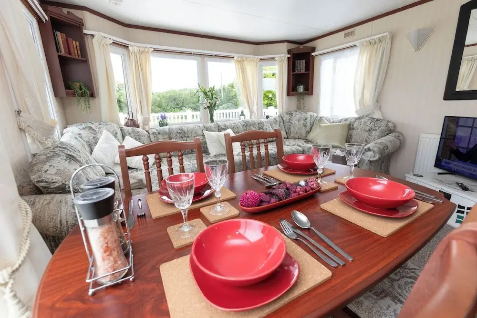 2br-garden-freeparking-charitydonation