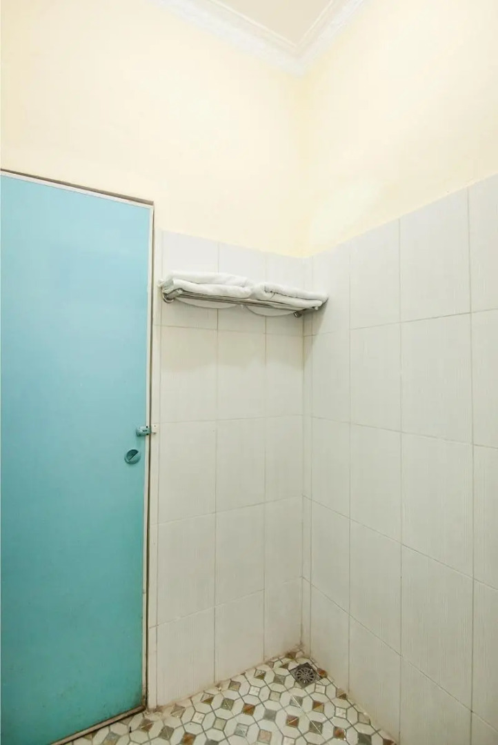 OYO 719 Penginapan Panatapan Almonsari Resort