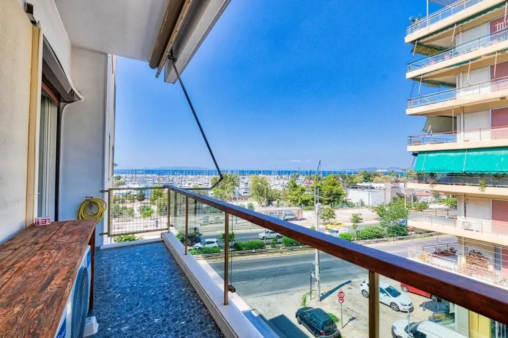 Spacious 3 bedroom apartment in Alimos
