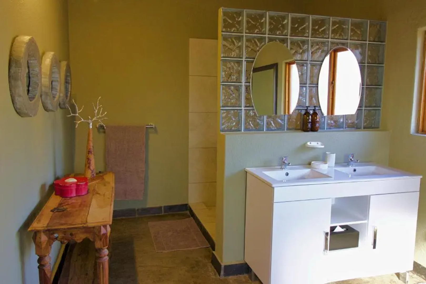 Kambaku Safari Lodge