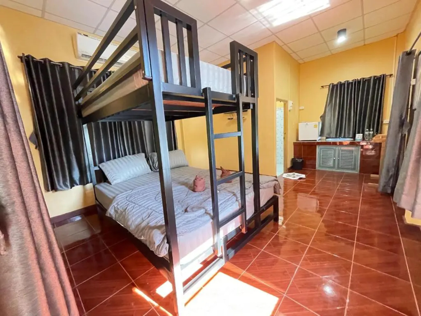 Rain Tree Cafe & Homestay