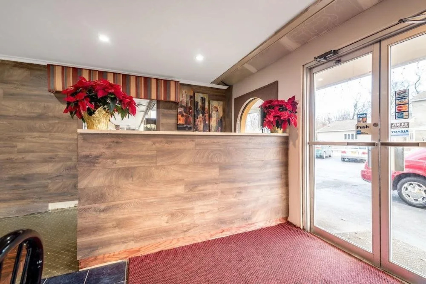 Red Carpet Inn & Suites - Albany Airport