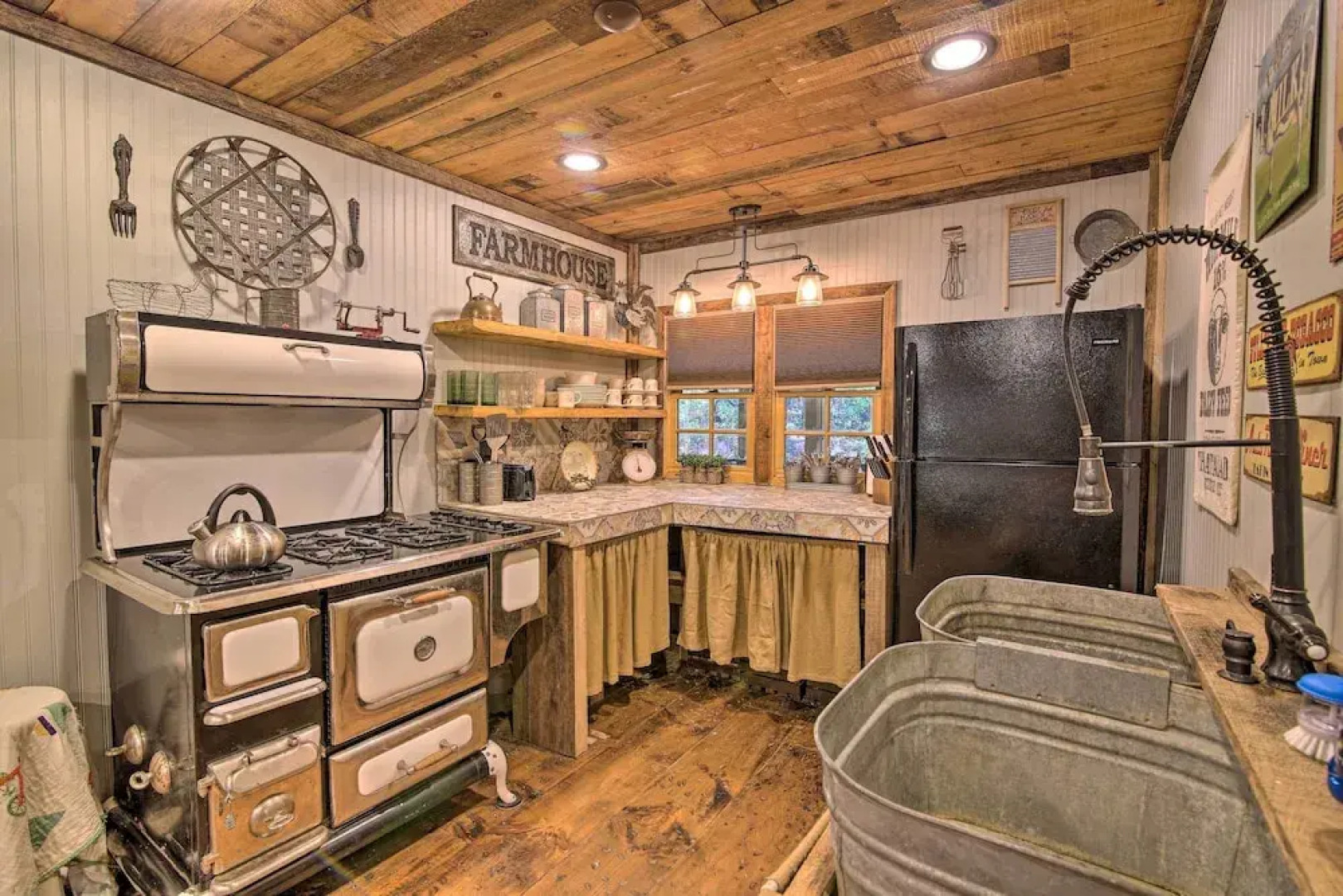 Tubes & Kayaks: 5-acre North Georgia Mtn Retreat