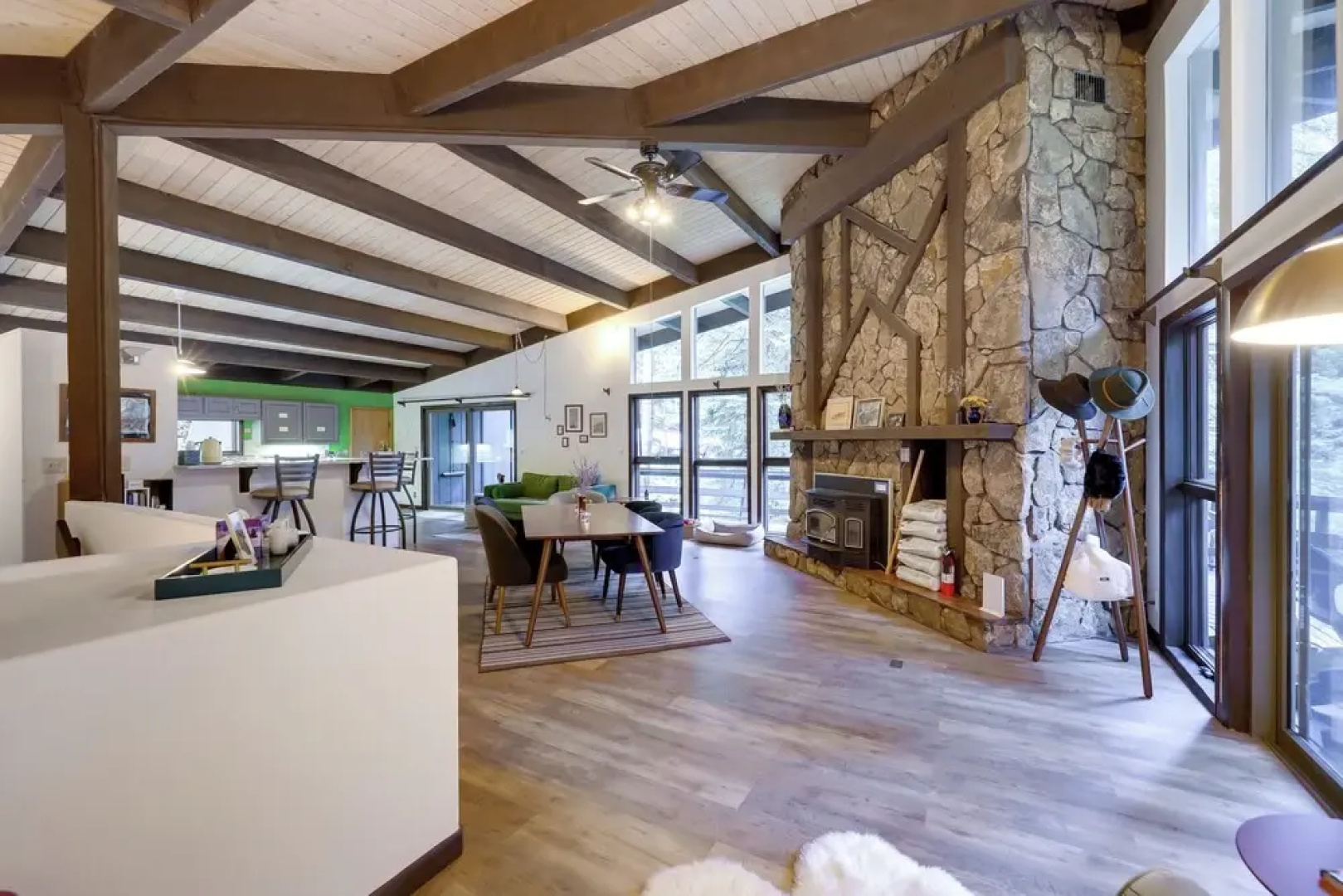 Mid-century Cabin: Creekside, Easy Access to I-70