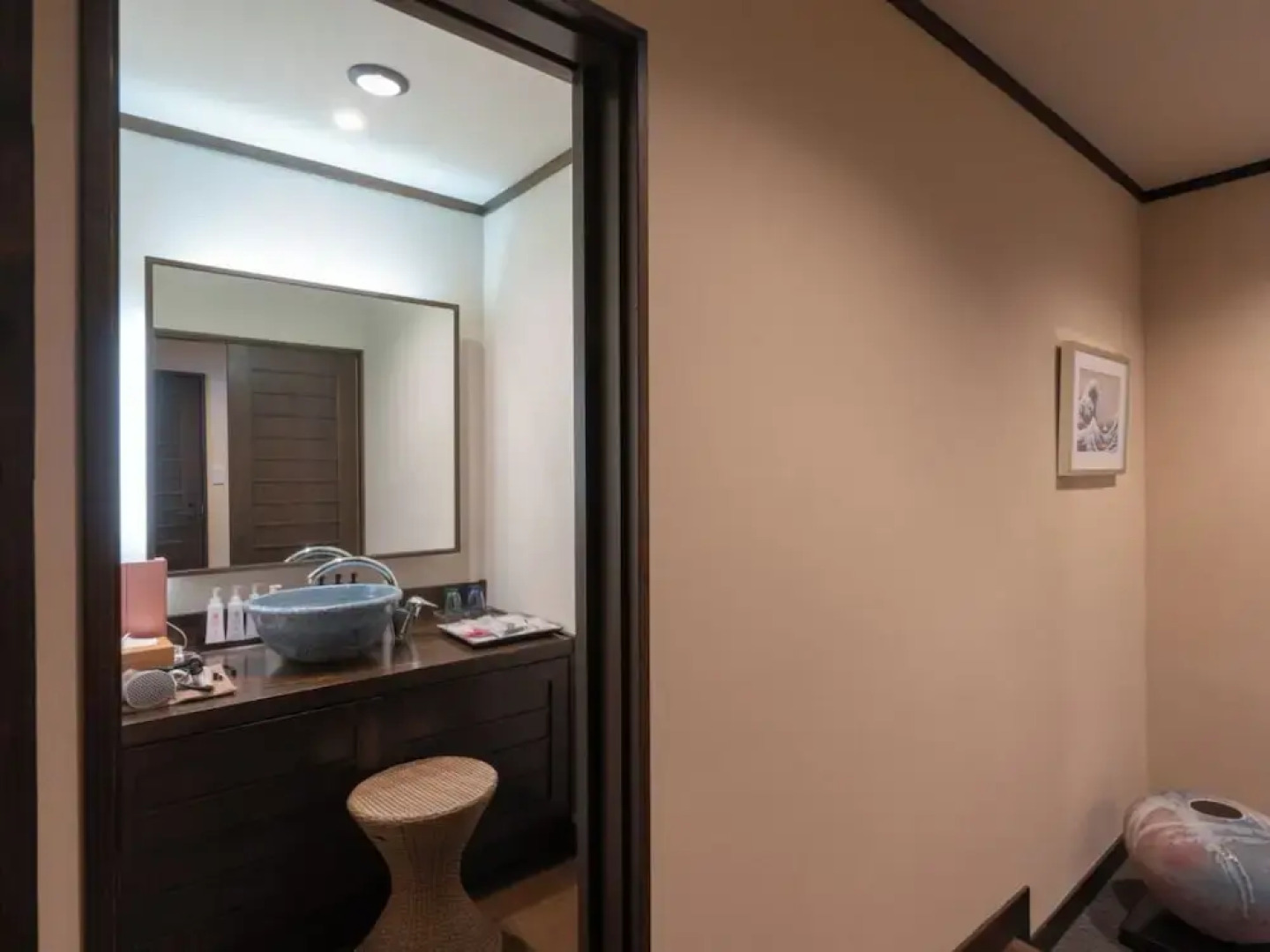 Isoarukinoyuyado Ushiogumo