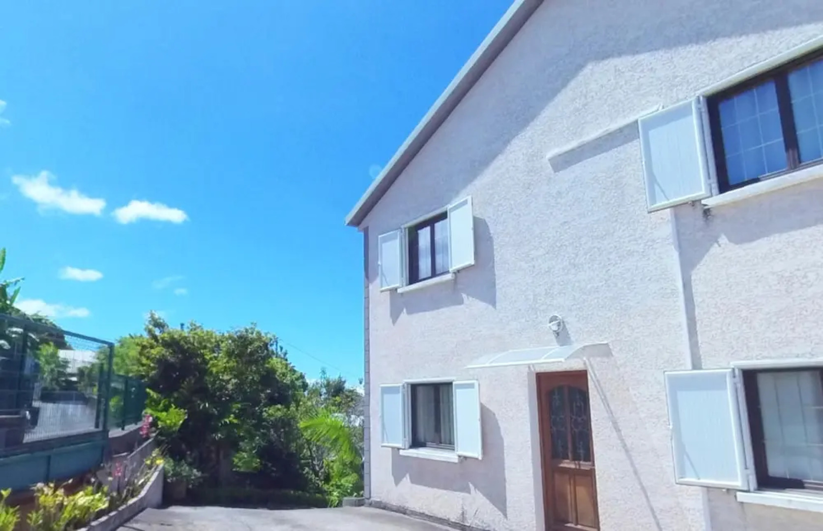 Apartment With 3 Bedrooms in Petite Île, With Wonderful sea View, Enclosed Garden and Wifi Near the Beach