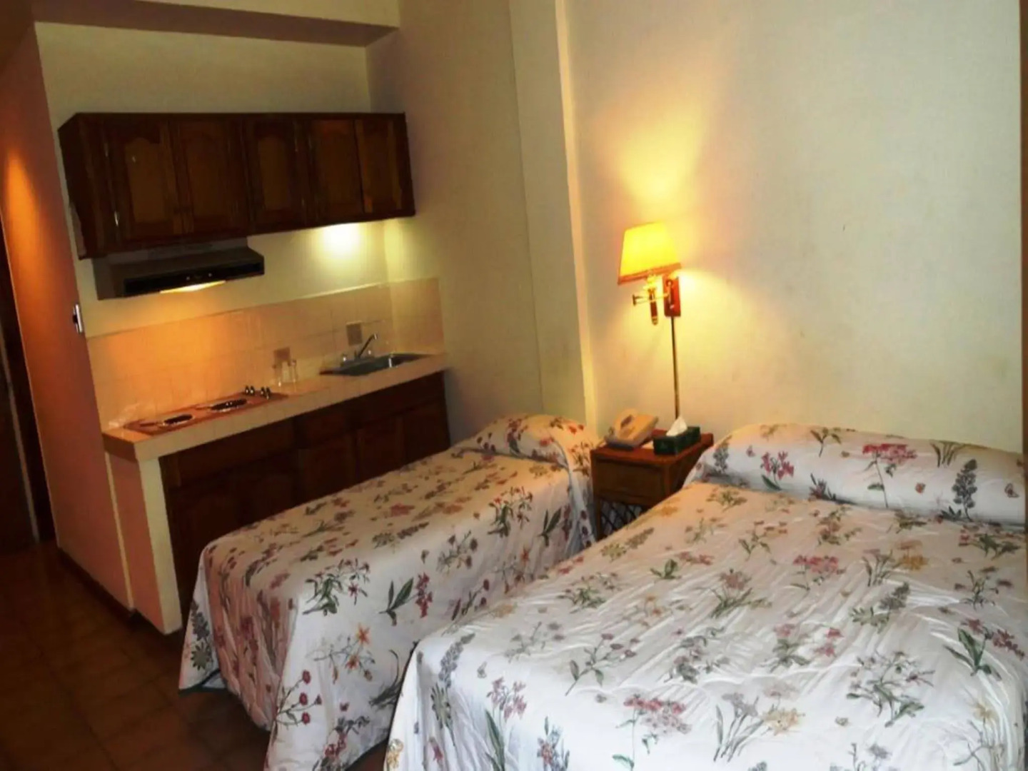 Summer Holiday Hotel