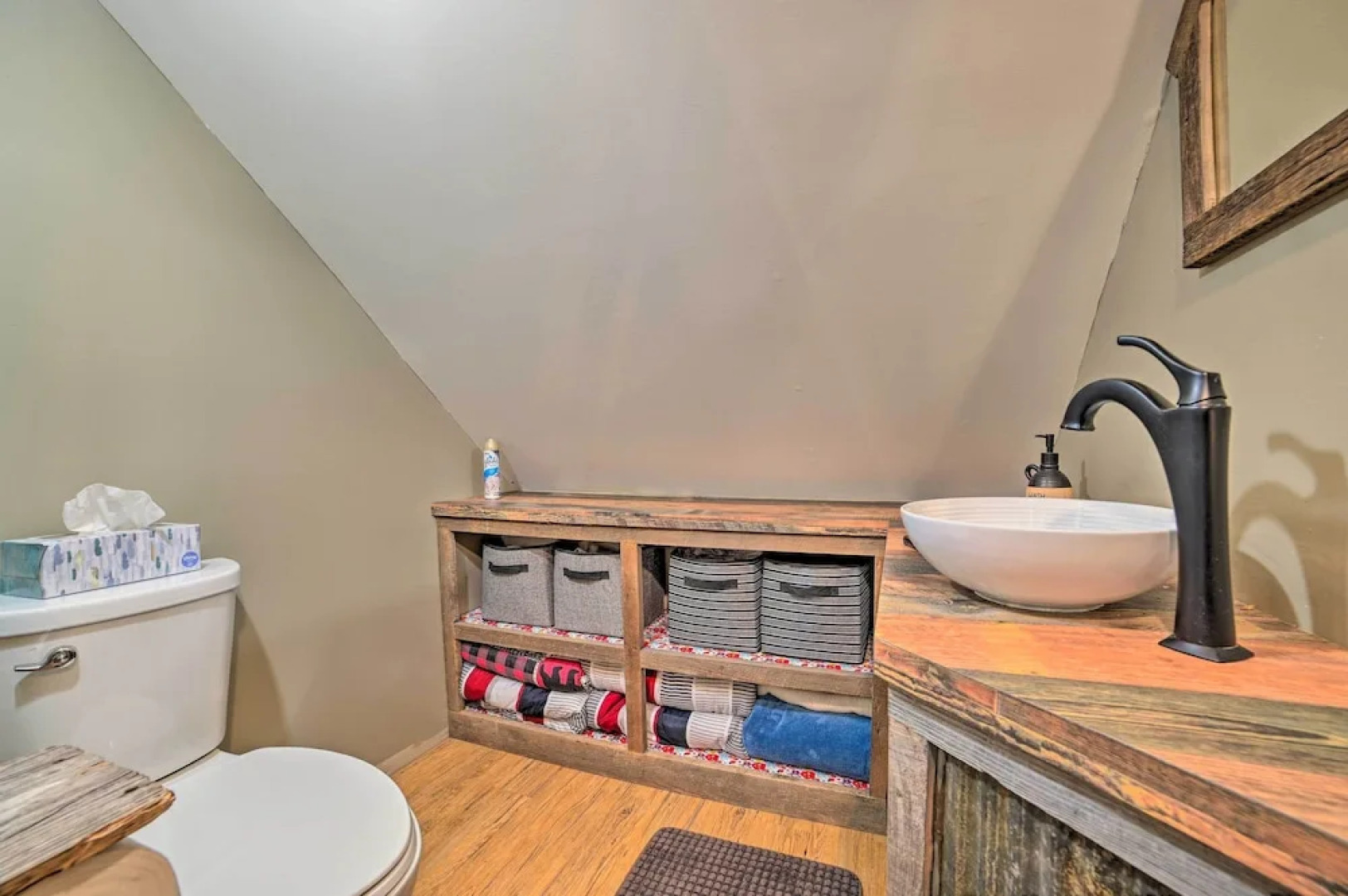 Family Cottage 3 Mi to Higgins Lake State Pk!