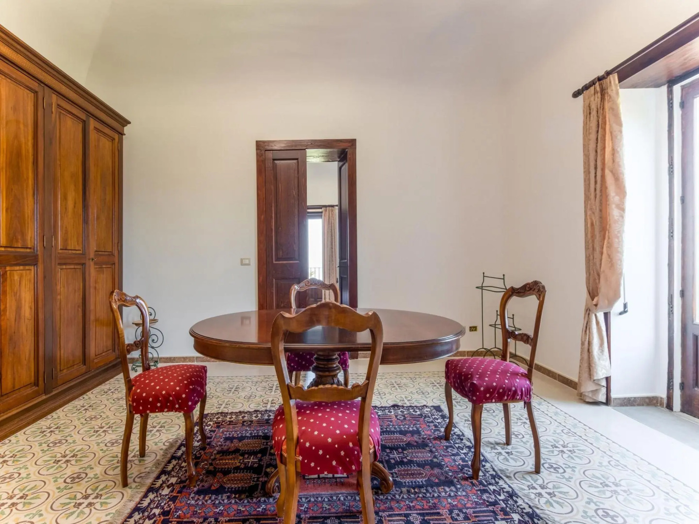 Lavish Sicilian Villa With Pool