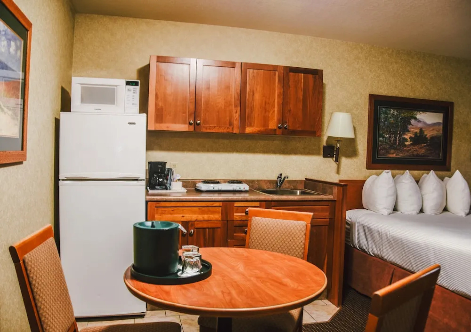 Stony Plain Inn And Suites
