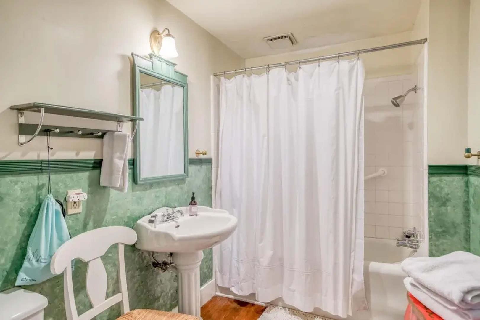 Susans Beach Cottage (MCA 1323)