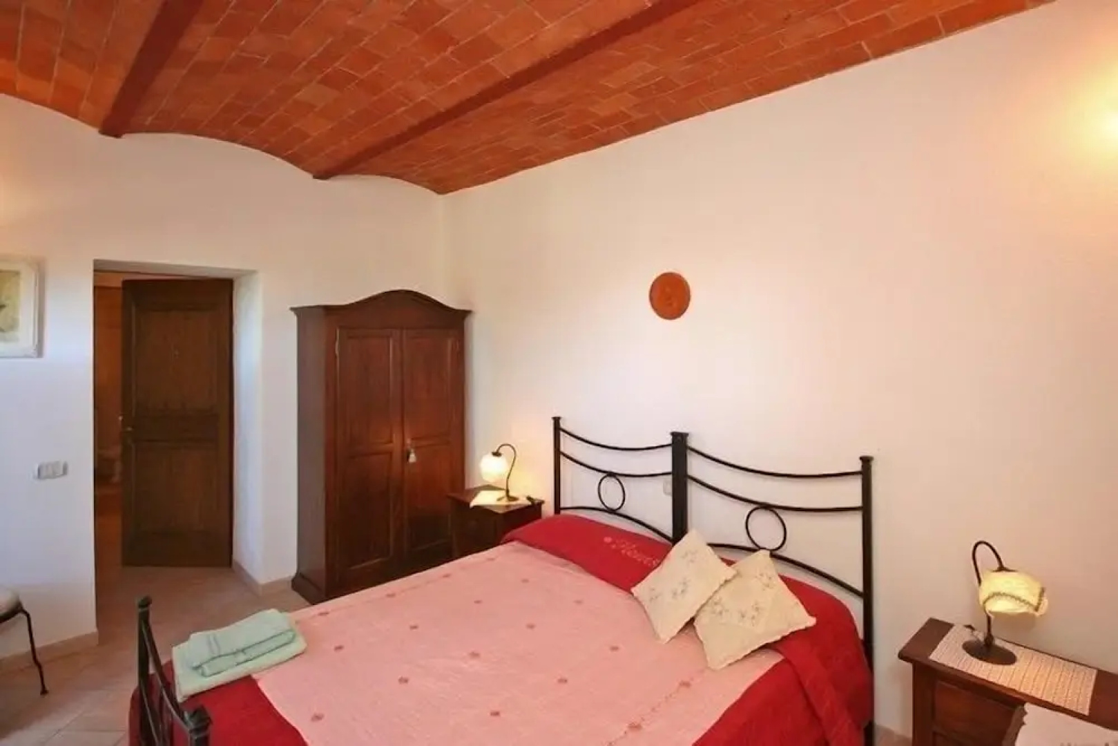 Spacious Farmhouse in Pienza with Swimming Pool