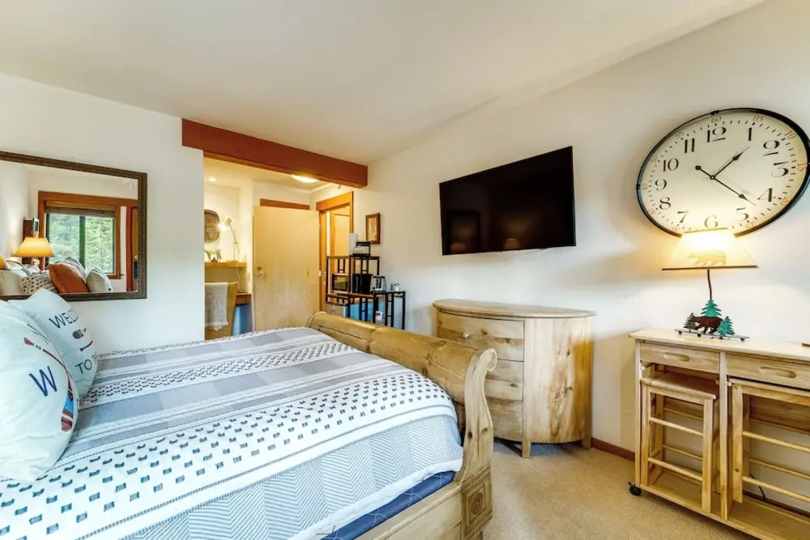 Hike, Sled & Ski! Cozy Tahoe City Condo w/ Hot Tub