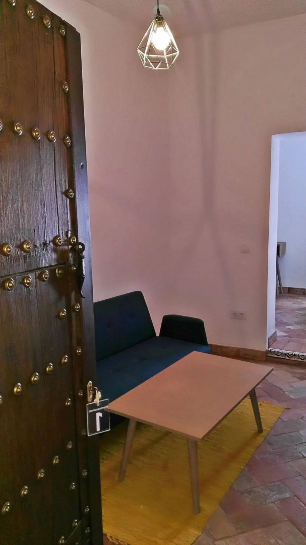 Frenteabastos Hostel & Suites