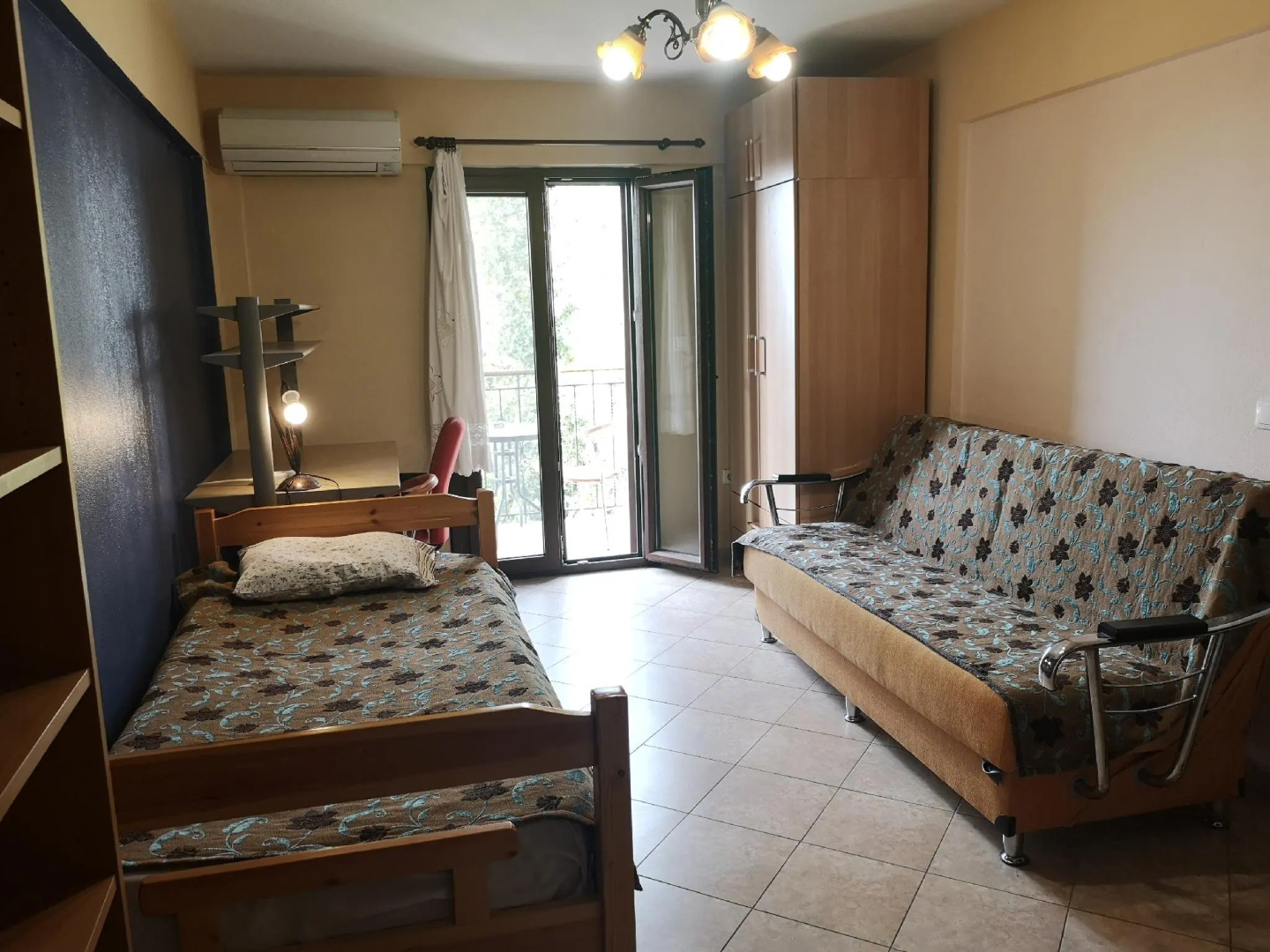 Arabas —  Hostel