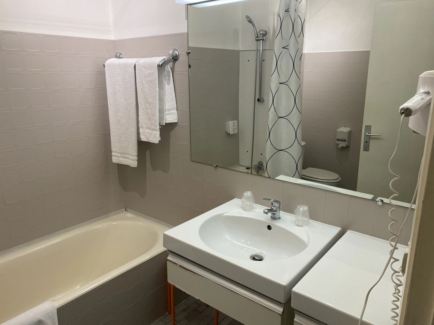 Adonis Lyon Est Hôtel Artys
