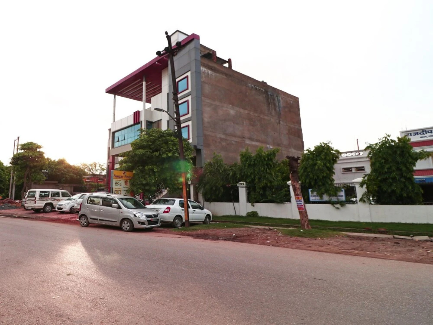 Capital O 16590 Hotel Sapphire Inn